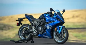 Suzuki GSX-8R 2025 in Triton Blue parked on open road